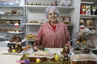 Avilés ya empieza a oler a bollo de Pascua: "Hechos en el momento, en un sitio pequeño y con mucho cariño"