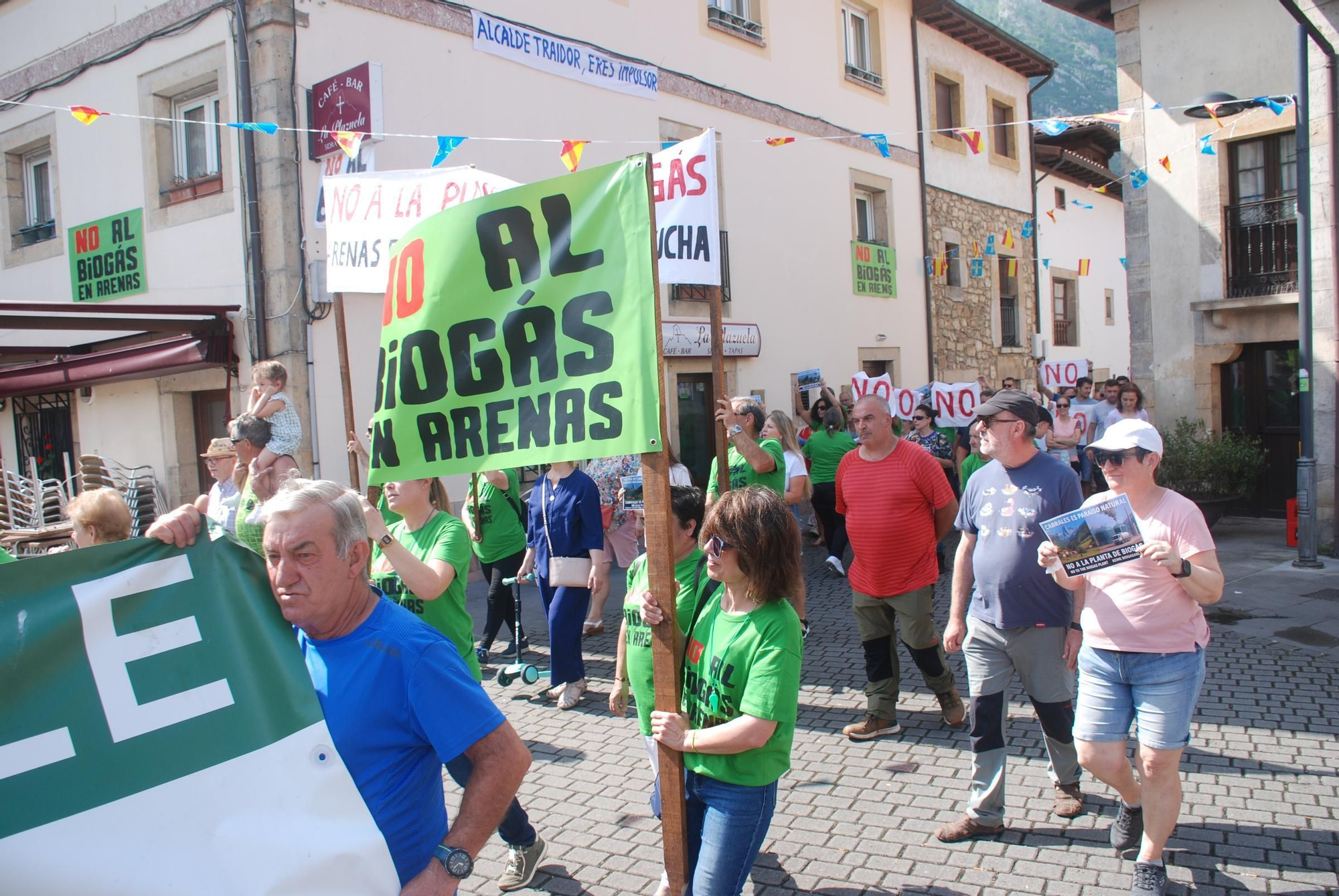 Manifestación contra la planta de biogás en Arenas de Cabrales