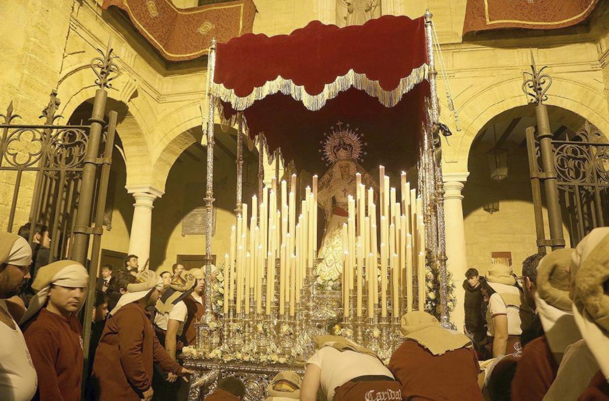 María Santísima de la Caridad, a las puertas de El Santo. | JOSÉ ANTONIO AGUILAR