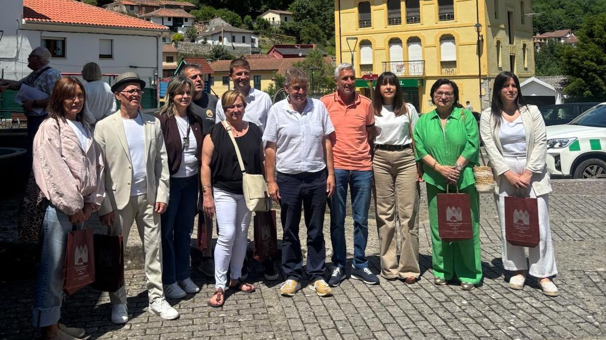 En imágenes: Mucho público en Somiedo en el encuentro de las "polas" asturianas y leonesas