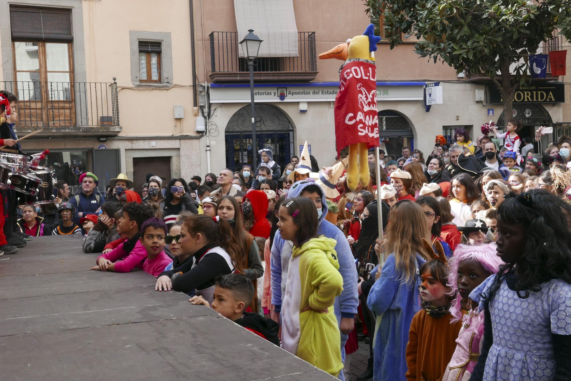Els infants de Sallent porten als carrers un carnaval fet a la seva mida