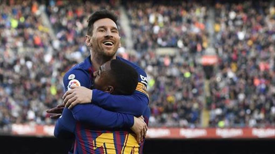 Leo Messi resuelve el derbi barcelonés con dos tantos