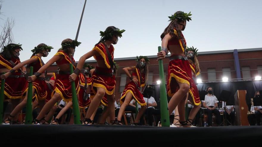 Silla inmortalitza en escultures les postures de la Dansa dels Porrots