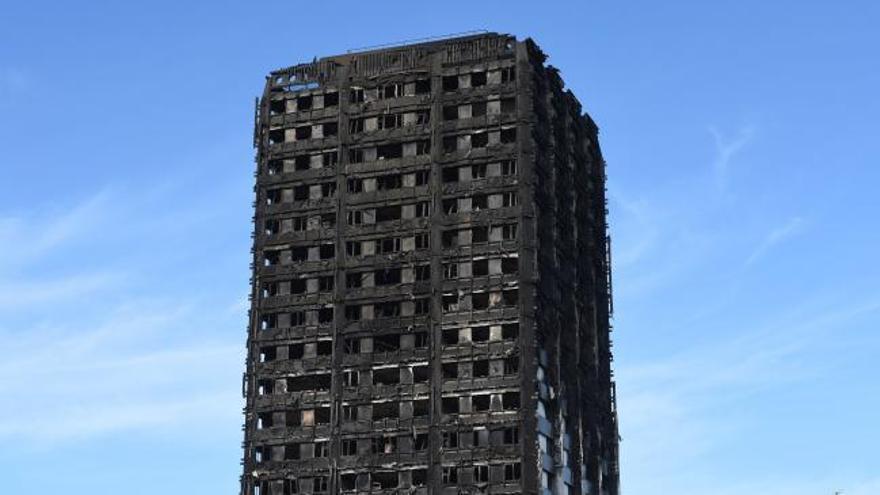 Confirman en Londres que el edificio Grenfell estaba revestido con material ilegal