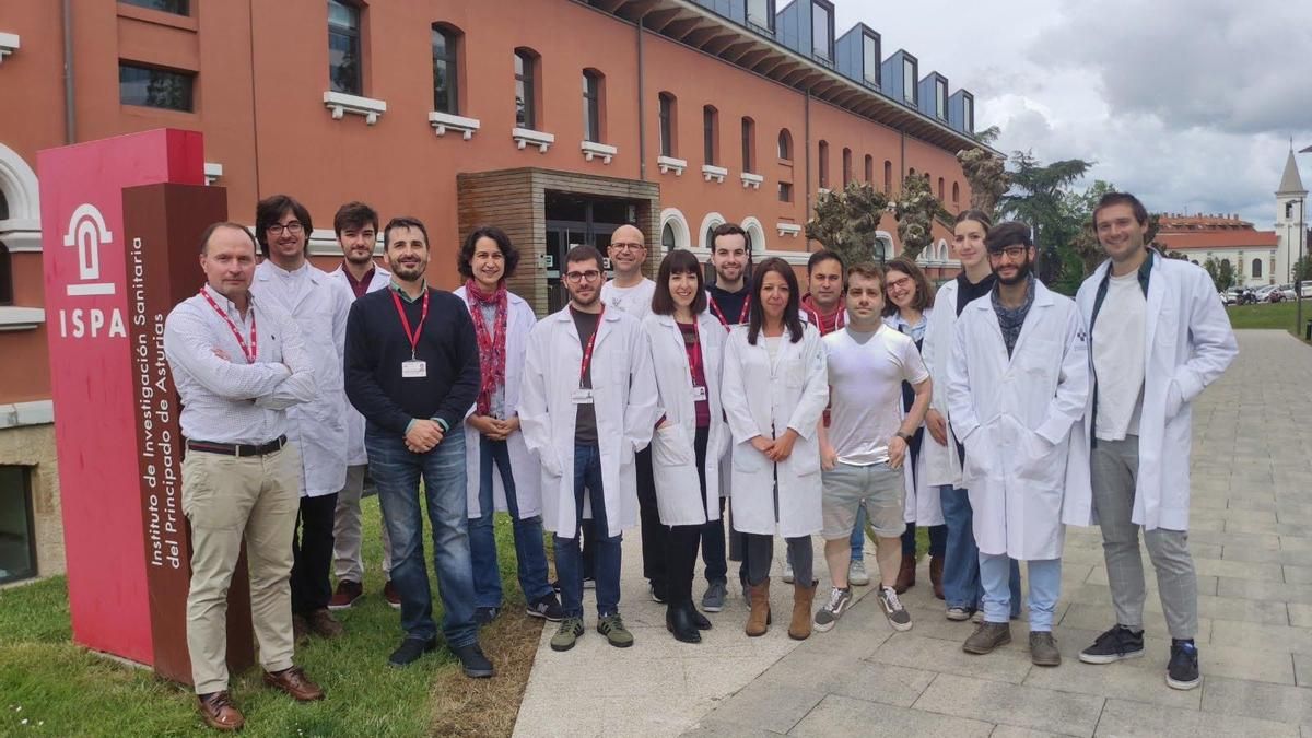 Grupo de investigación asturiano para el proyecto para la lucha contra la obesidad. De izquierda a derecha, De izda a dcha, Mario, Juan jose Alba, Nicolas Byrne, Agus Fdez, Rocio Urdinguio, Pablo Santamarina, Raul Fdez, Juan Luis Fdez Morera, Virginia Lopez, Javier Gancedo, Annalisa Roberti, Juan Ramon Tejedor, Cristina Mangas, Alba Nistal, David Bastante, Alfonso Peñarroya