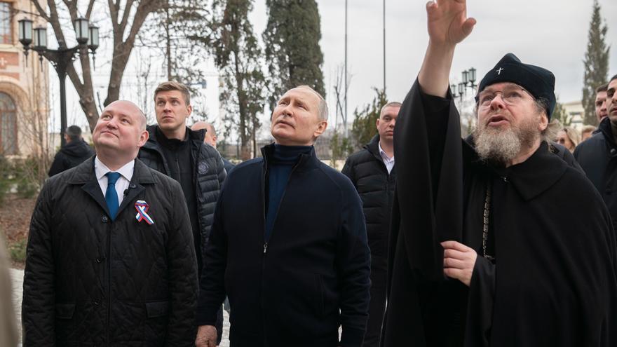 Putin visita por sorpresa Crimea en el noveno aniversario de su anexión por parte de Moscú