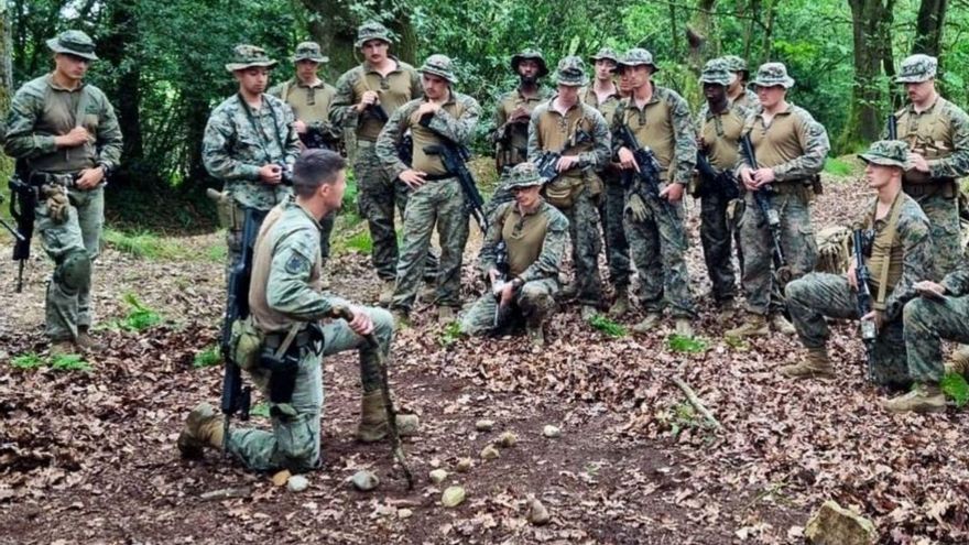 El &quot;Príncipe&quot; ensaya en Siero con los Marines americanos tácticas de lucha en zonas boscosas