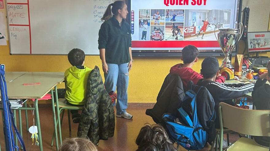 La campeona del mundo Sara Roces visita el colegio Teodoro Cuesta