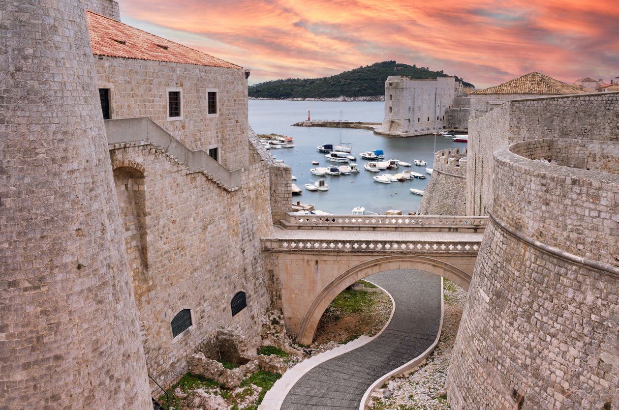 Las murallas de Dubrovnik son espectaculares... pero la entrada es algo cara.