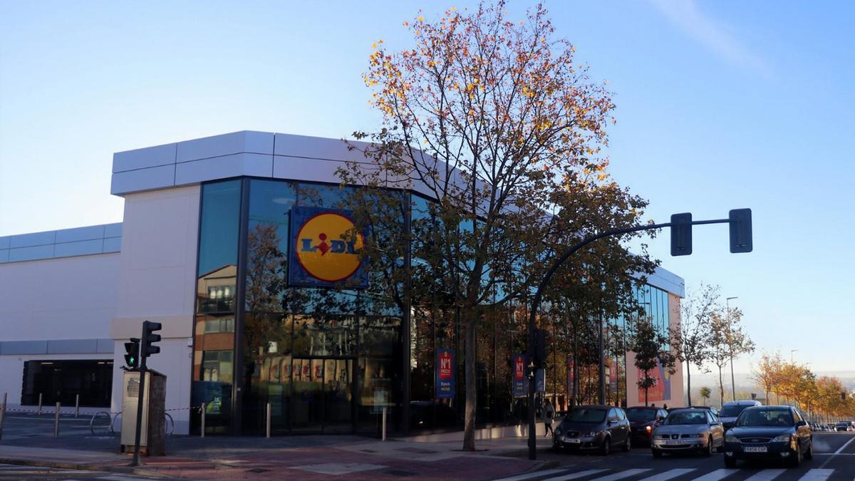 Largas colas en Lidl para hacerse con la freidora de aire con la que podrás preparar varias comidas a la vez a un precio sin competencia