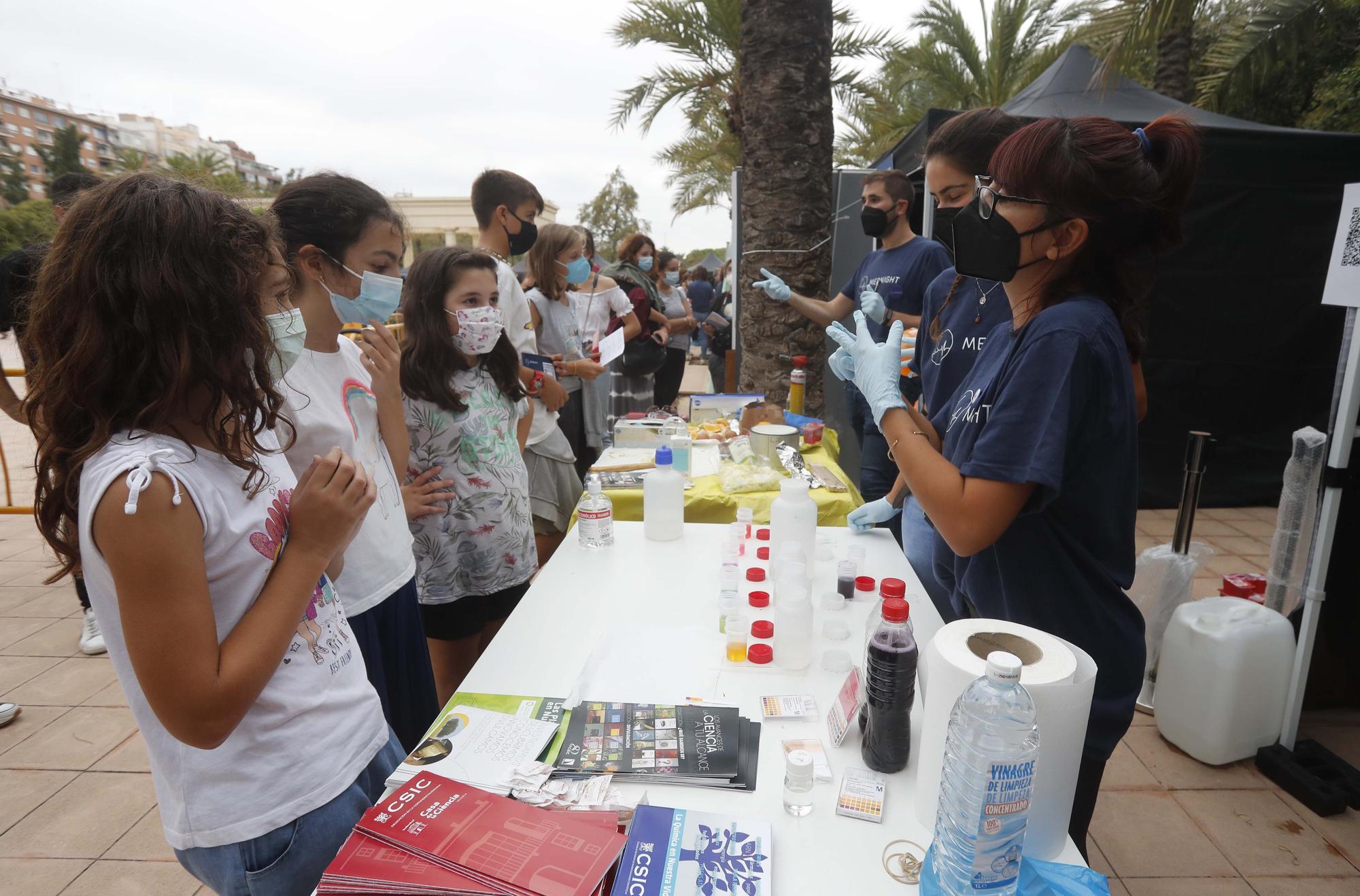 La ‘Nit Mediterrània de les Investigadores’ acerca la ciencia a los niños