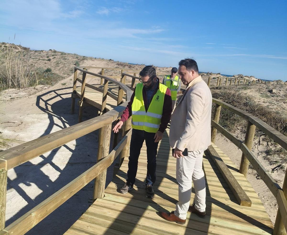 El concejal de Turismo en las pasarelas.