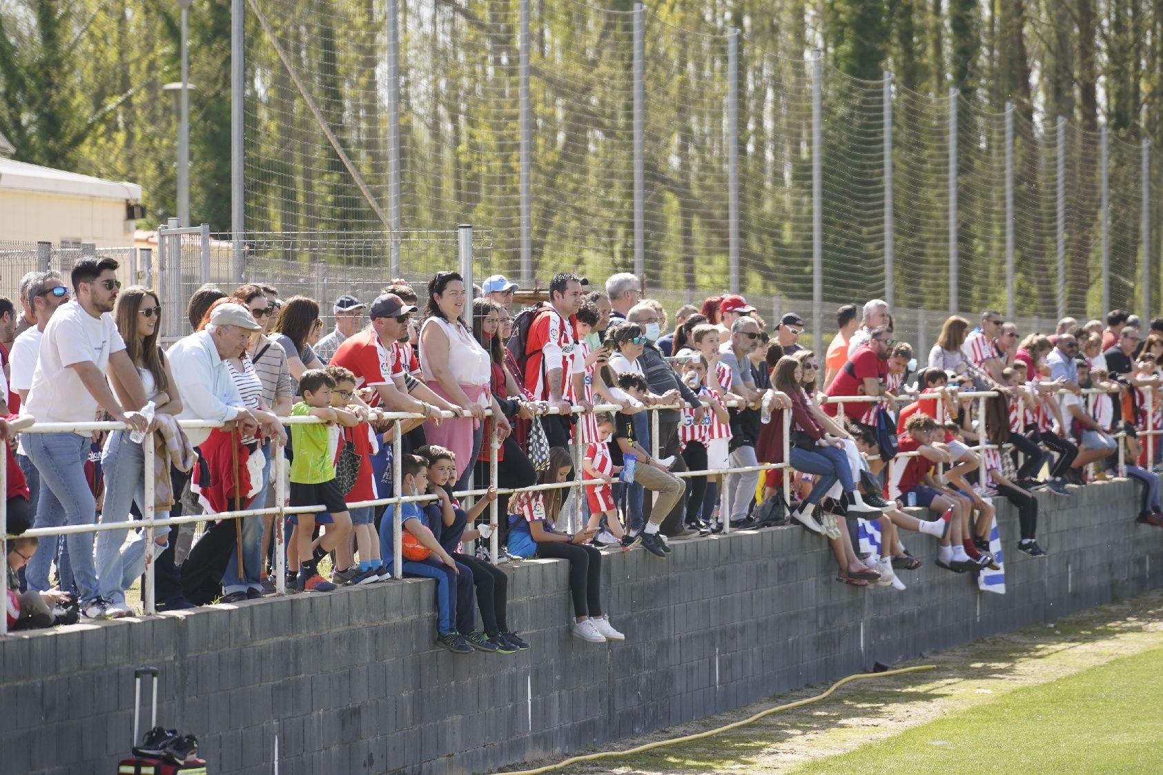 Comunió entre afició i equip a l'entrenament de portes obertes