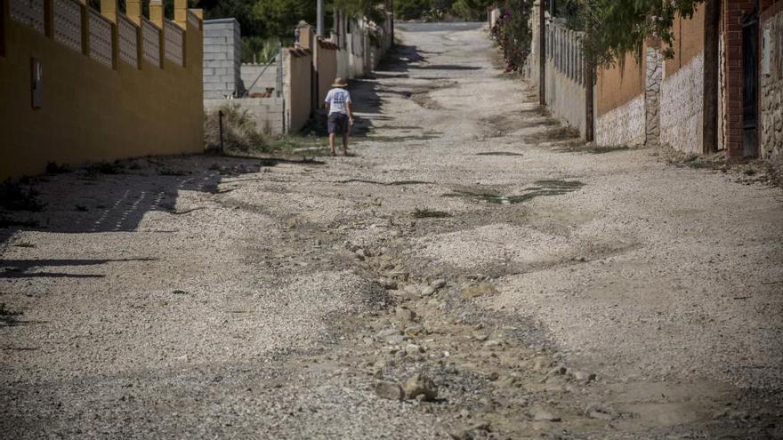 Las partidas rurales denuncian el abandono municipal ante la falta de asfaltado y accesibilidad en sus calles