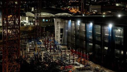 Las obras del Camp Nou, iluminadas de noche