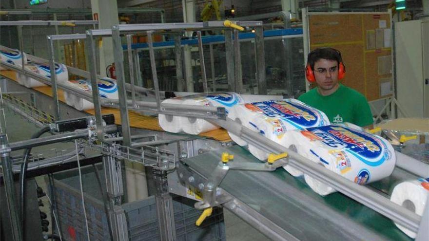 El acopio de papel higiénico dispara la actividad en una fábrica de El Burgo de Ebro
