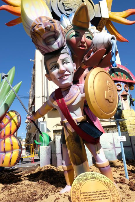 Las elecciones, el tema principal de las Fallas de Elda