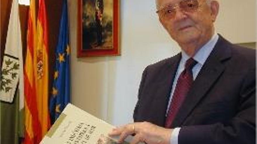 Agustí M. Vilà durant la presentació d&#039;un dels seus llibres l&#039;any 2002.