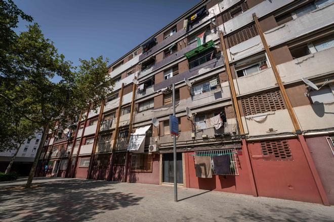 Barcelona aprueba crear una empresa con la Generalitat para desencallar la rehabilitación de 4.000 pisos en el Besòs