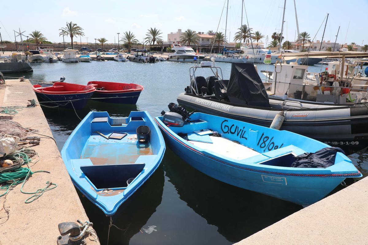 Imagen de archivo de dos pateras llegadas a Formentera.