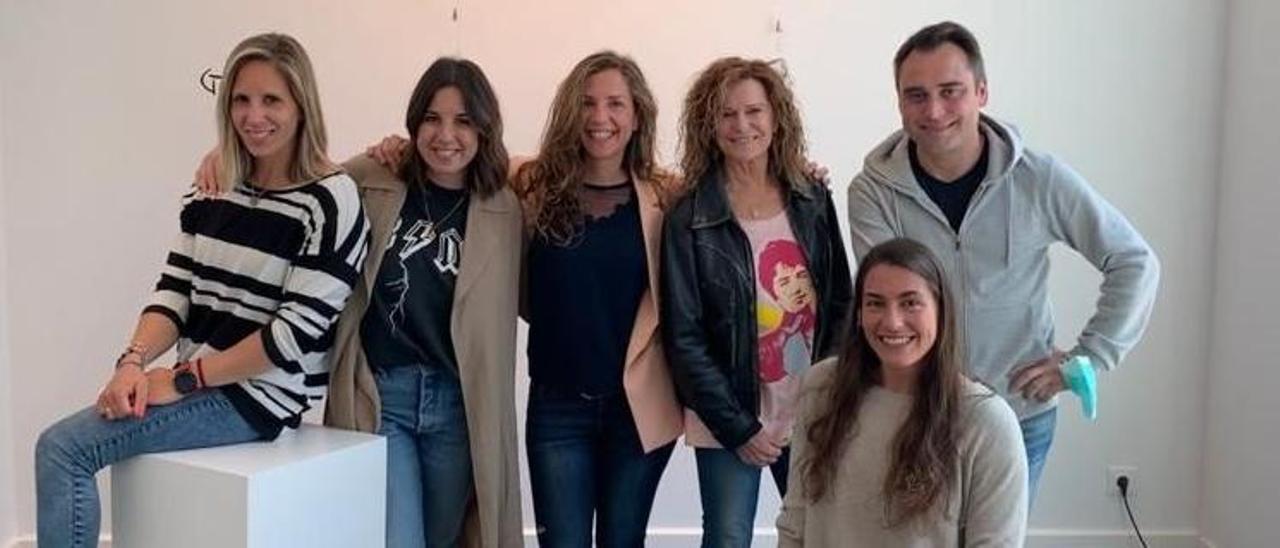 Teresa Portela, Cristina García, Andrea Búa, Tania Álvarez y Belén Constenla junto a Carlos Álvarez Besada.