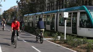 El tramvia arriba a Verdaguer i ja posa la vista a Francesc Macià