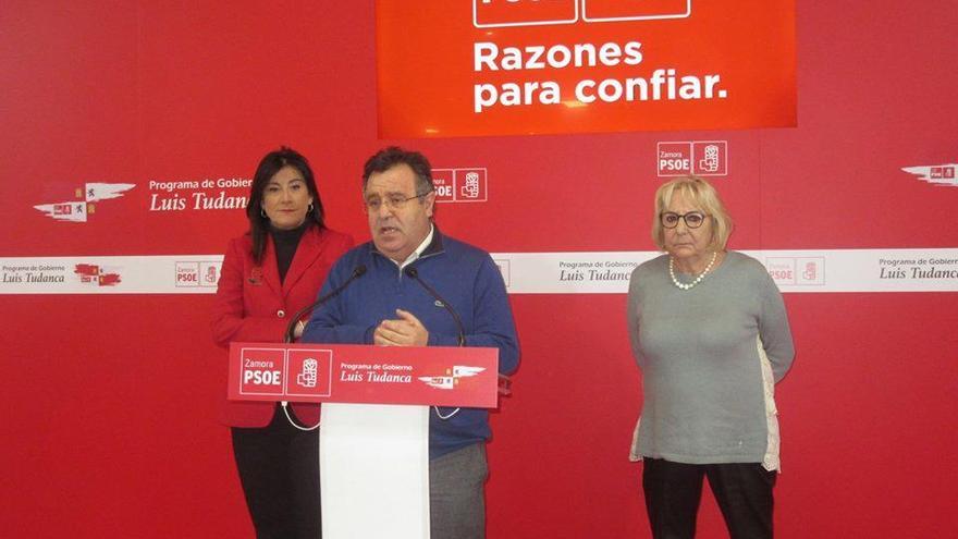 Los procuradores socialistas, en rueda de prensa.