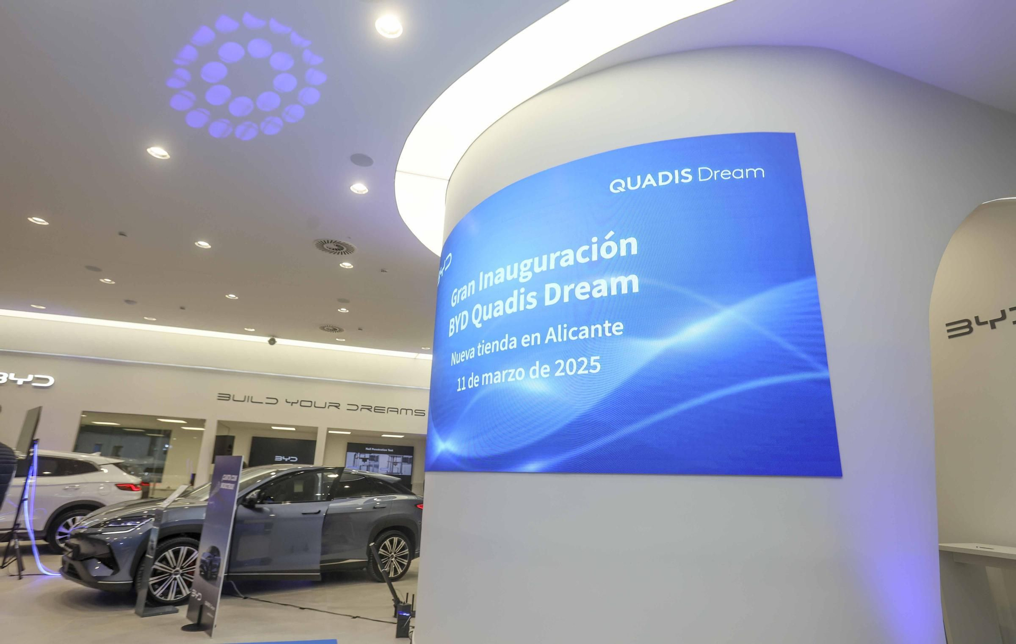 QUADIS Dream inaugura el primer centro BYD en Alicante.