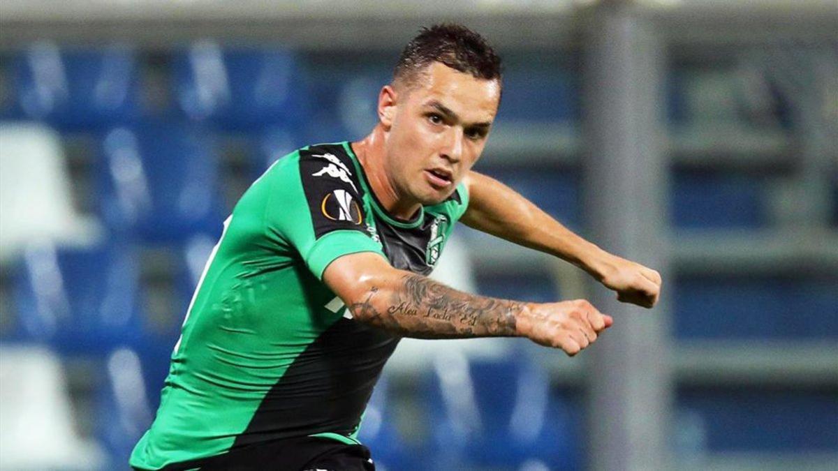 Pol Lirola con la camiseta del Sassuolo