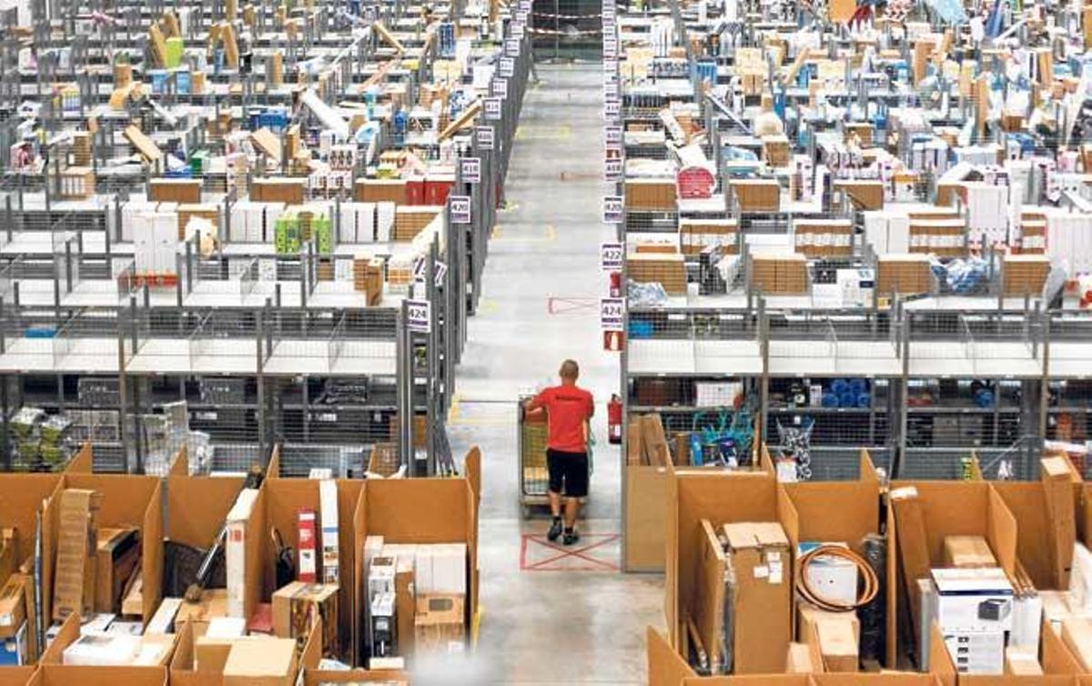 Planta de distribución de Amazon en España.