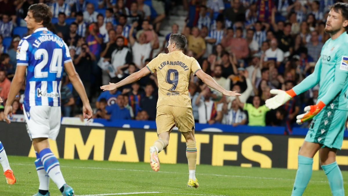 Robert Lewandowski celebrando uno de los dos goles frente a la Real Sociedad a domicilio en la temporada 2022/23