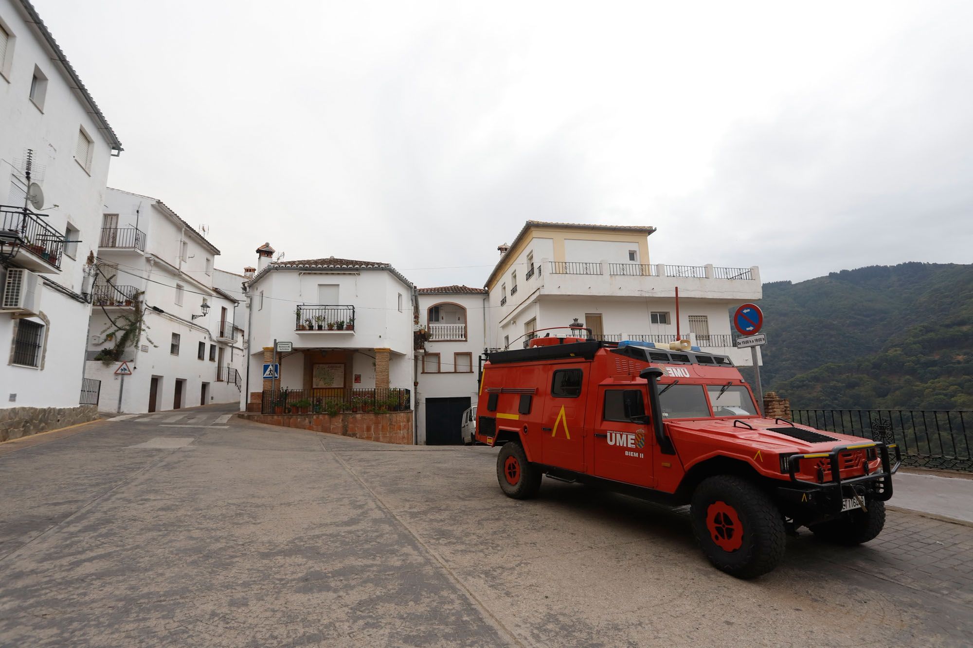 Jubrique, vacío tras su desalojo a causa del incendio de Sierra Bermeja