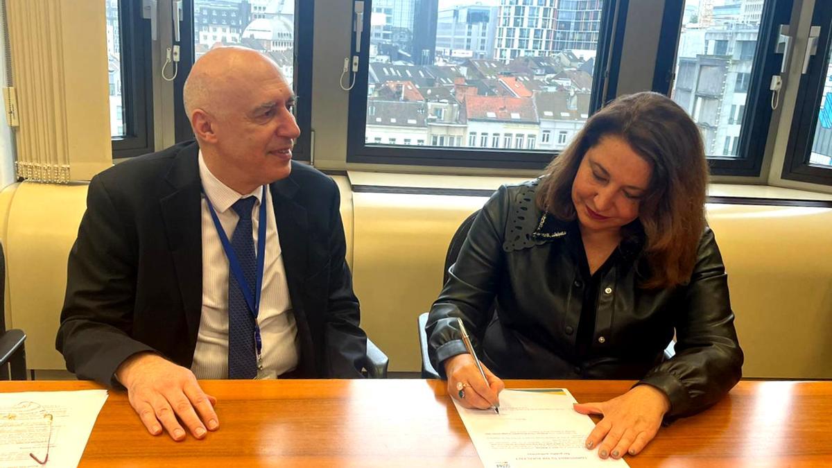 Firma de adhesión al Pacto Rural Europeo.