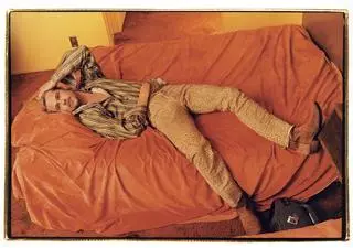 El hotel de Madrid que subastó las camas donde durmieron Brad Pitt, Madonna y Lady Gaga: las reliquias que cualquiera pudo comprar