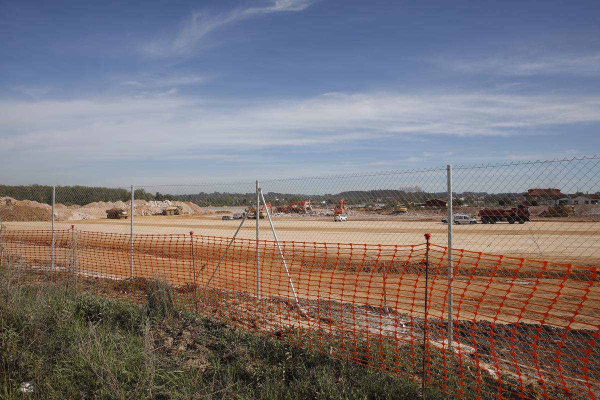 Despliegue y avance de las obras de Amazon en la parcela de Bobes
