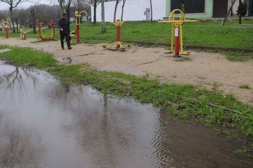 La intensa lluvia provoca la crecida del río Umia