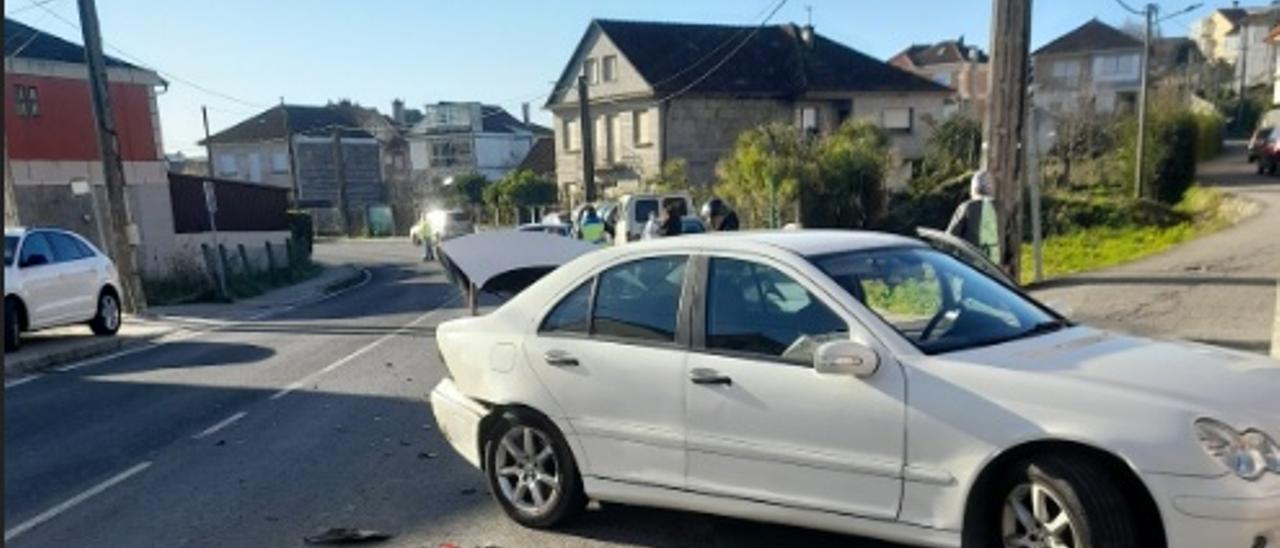 Vehículo accidentado en Quintela.