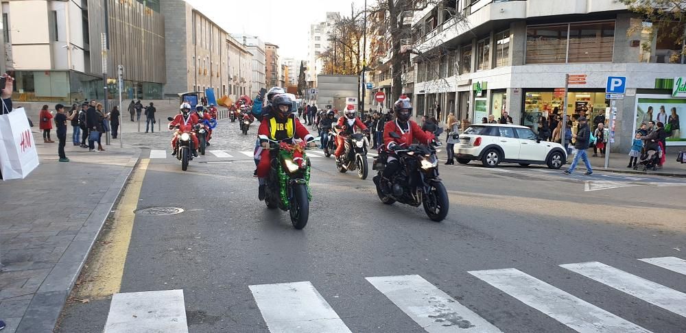 La ''papanoelada motera'' reuneix més de 700 motos a Girona