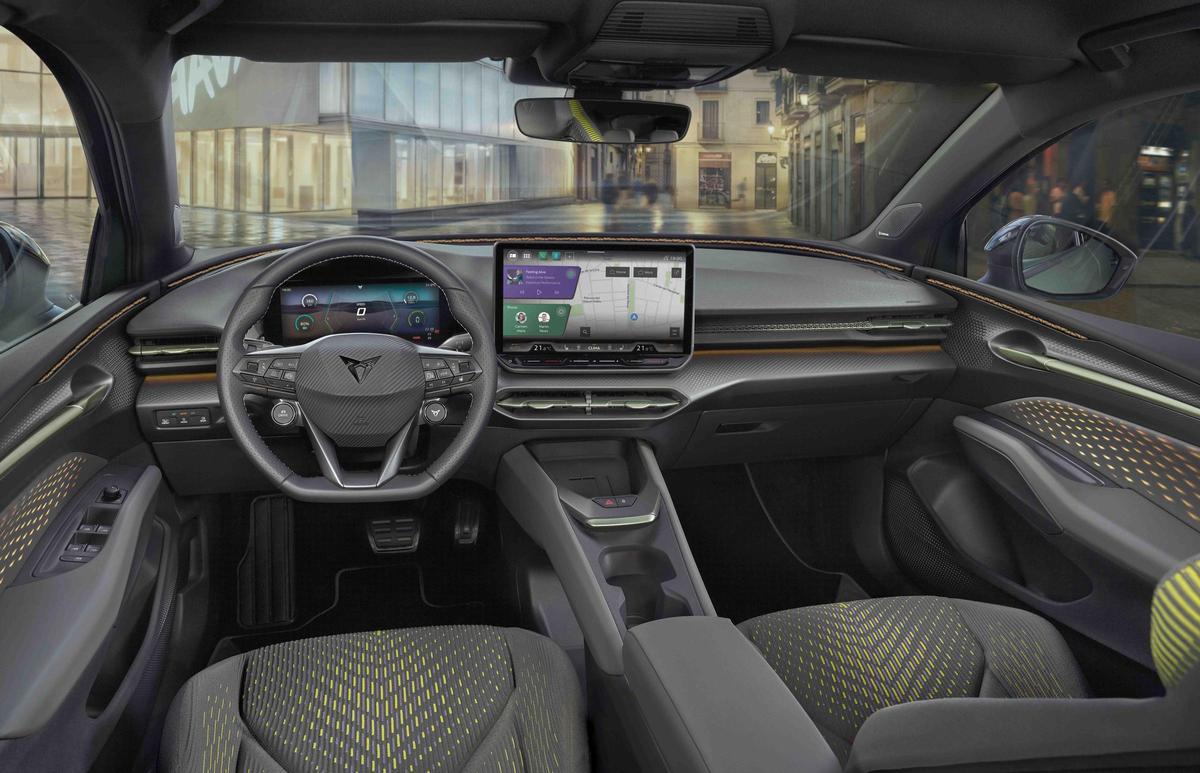 Bilgi-eğlence sistemi, Apple Car Play ve Android Auto'nun entegre olduğu eksiksiz bir yapıya sahiptir