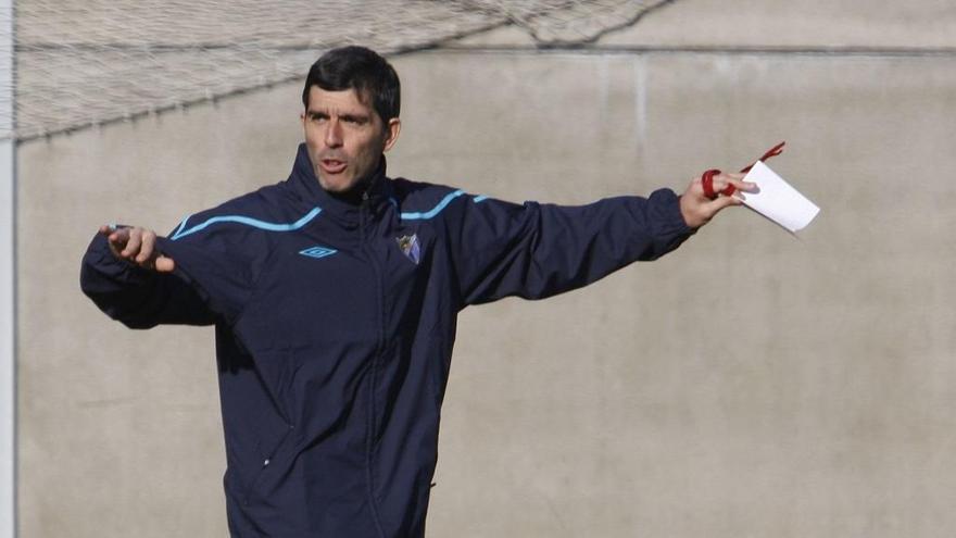 Juan Ramón López Muñiz, en su anterior etapa en el Málaga CF dirigiendo un entrenamiento en el Anexo.