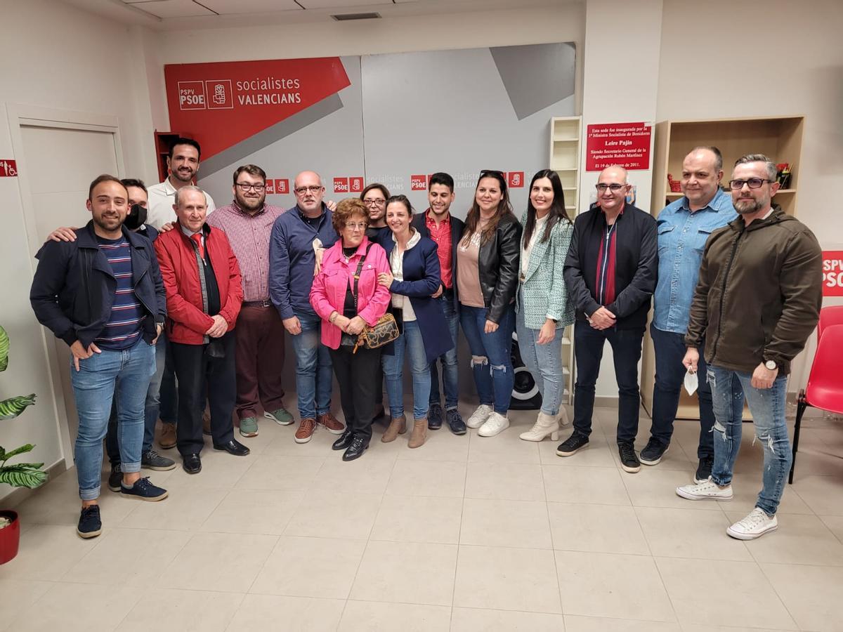 Miembros de la ejecutiva local socialista de Benidorm con Cristina Escoda como secretaria general.