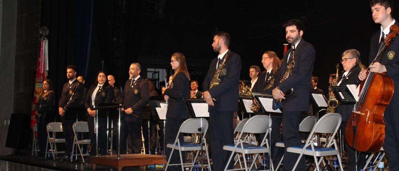 El concierto arrancó con el pasodoble en su nombre en el Teatro Municipal.