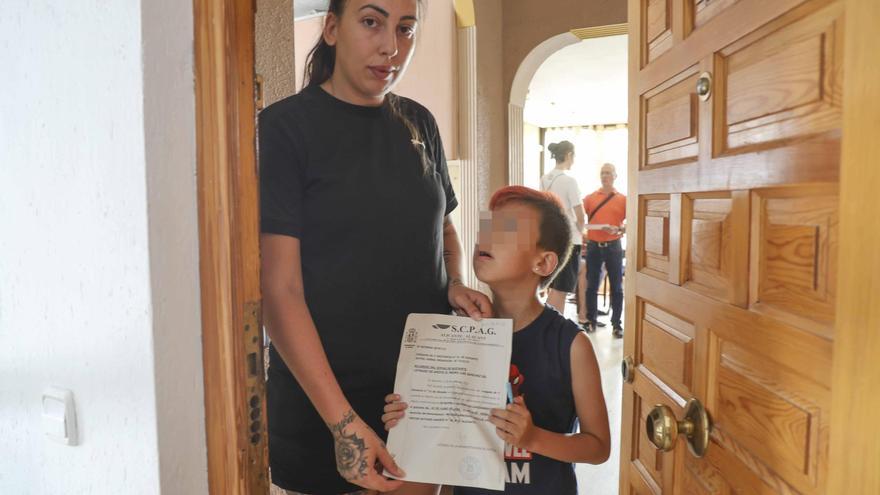 Una familia con dos niños se queda en la calle en Alicante