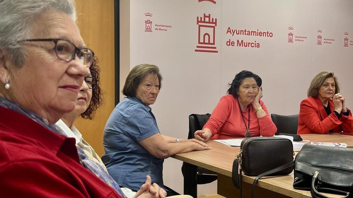 De derecha a izquierda, Maria Dolores Bolarín, Carmen Morales y Mari Luz Álvarez.