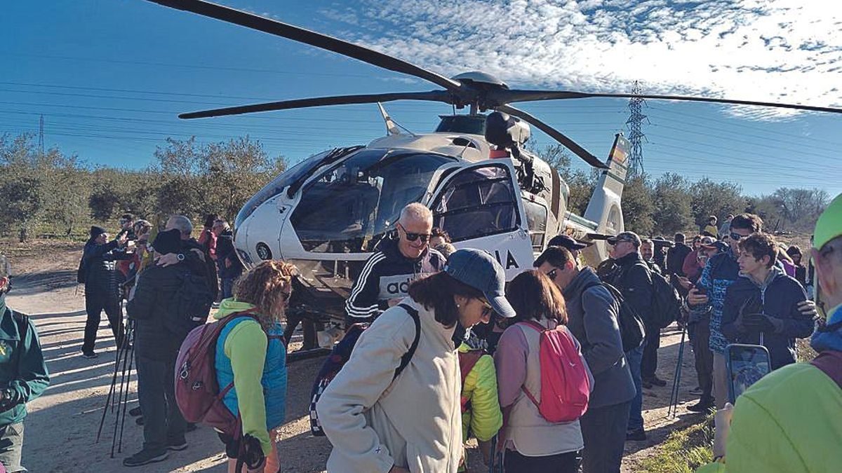 Un helicóptero de la Guardia Civil en una actividad divulgativa de la etapa Lucena Cabra, el pasado febrero.