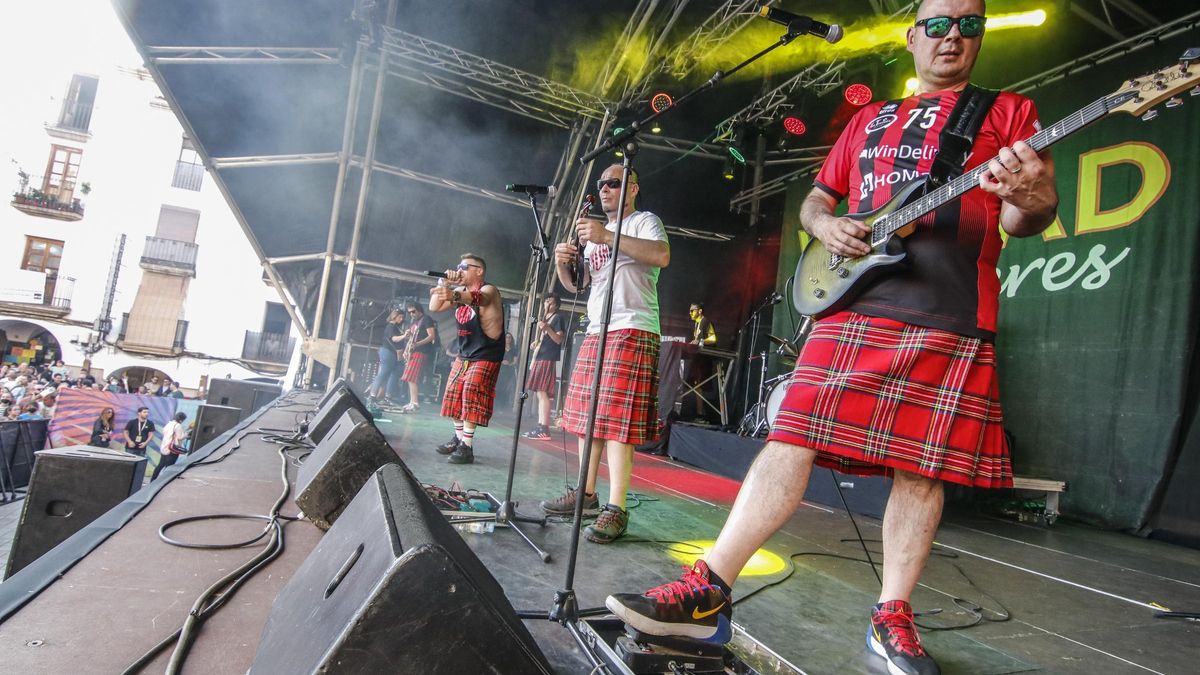 Los Niños de los Ojos Rojos, sobre el escenario de Womad 2022.
