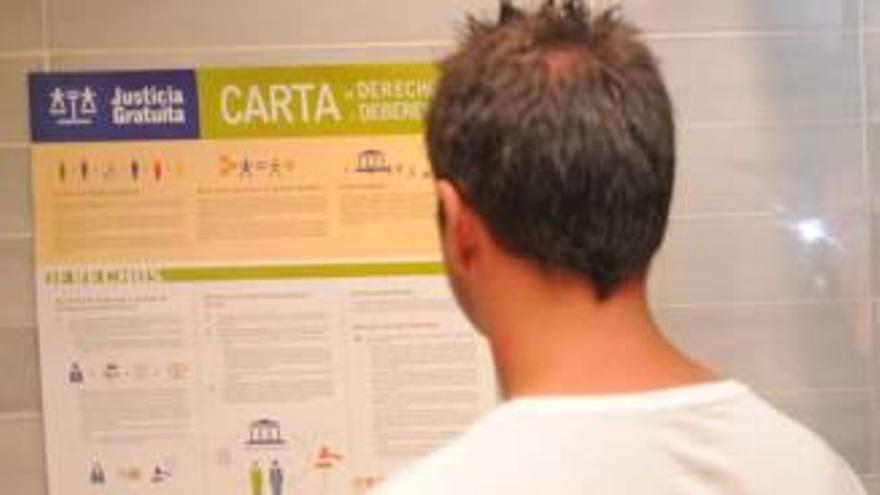 Juzgan a dos abogados por estafar 138.000 euros con el turno de oficio en Alicante
