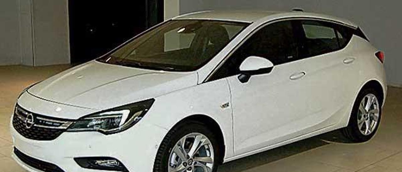 El nuevo Opel Astra, en las instalaciones de Autoviasa en Vigo.