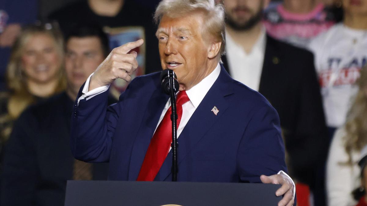 Trump bromea con buscar un tercer mandato y aclara que no lo hará