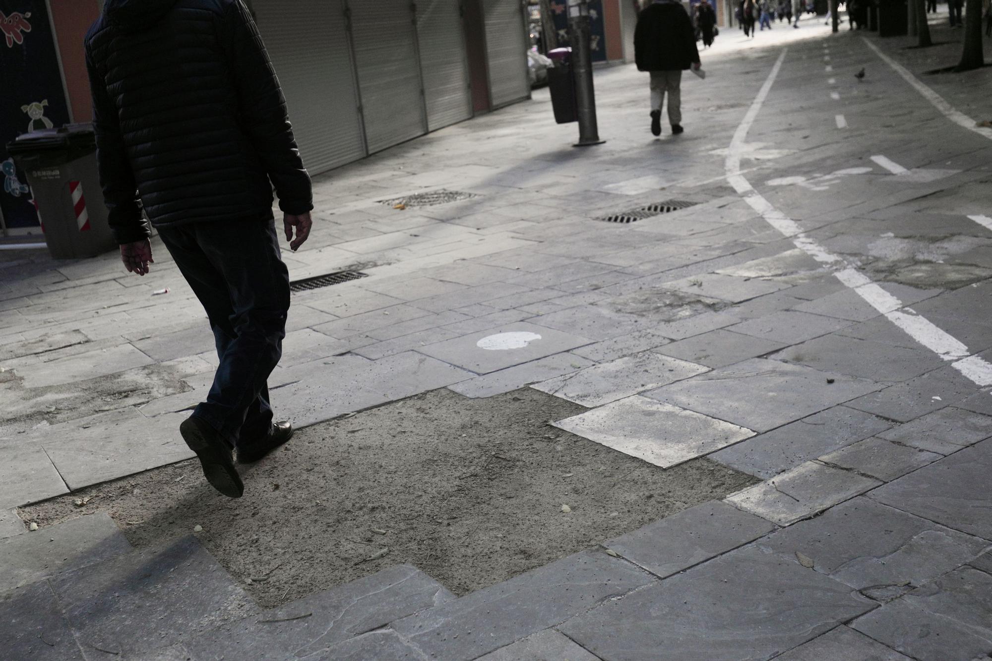 El pavimento de la plaza de España de Palma continúa degradándose